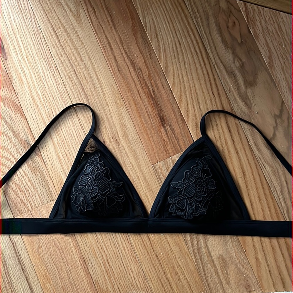 3/$20 Black bikini top with lace and mesh detail sz M